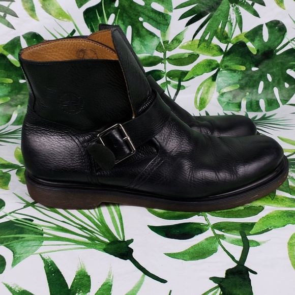 dr martens original black boots